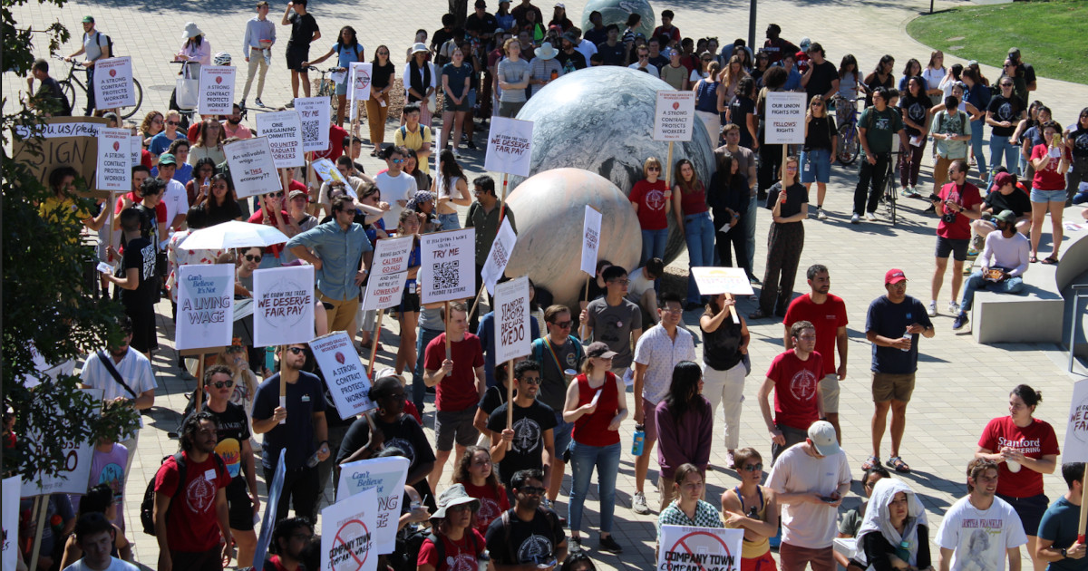 Stanford graduate workers rallying